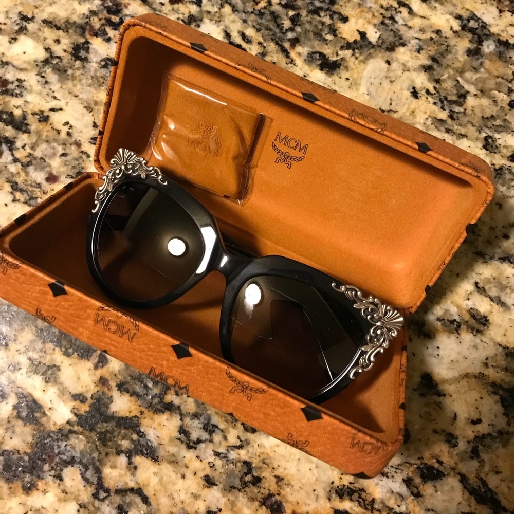 MMC MCM638S sunglasses